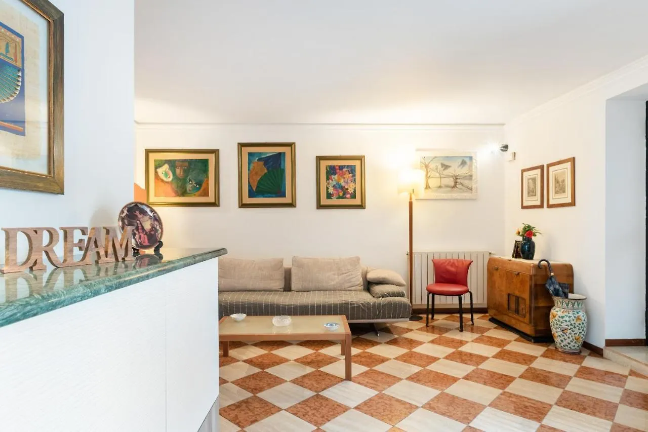Via Etnea Cozy Apartment With Balcony Catania Italy