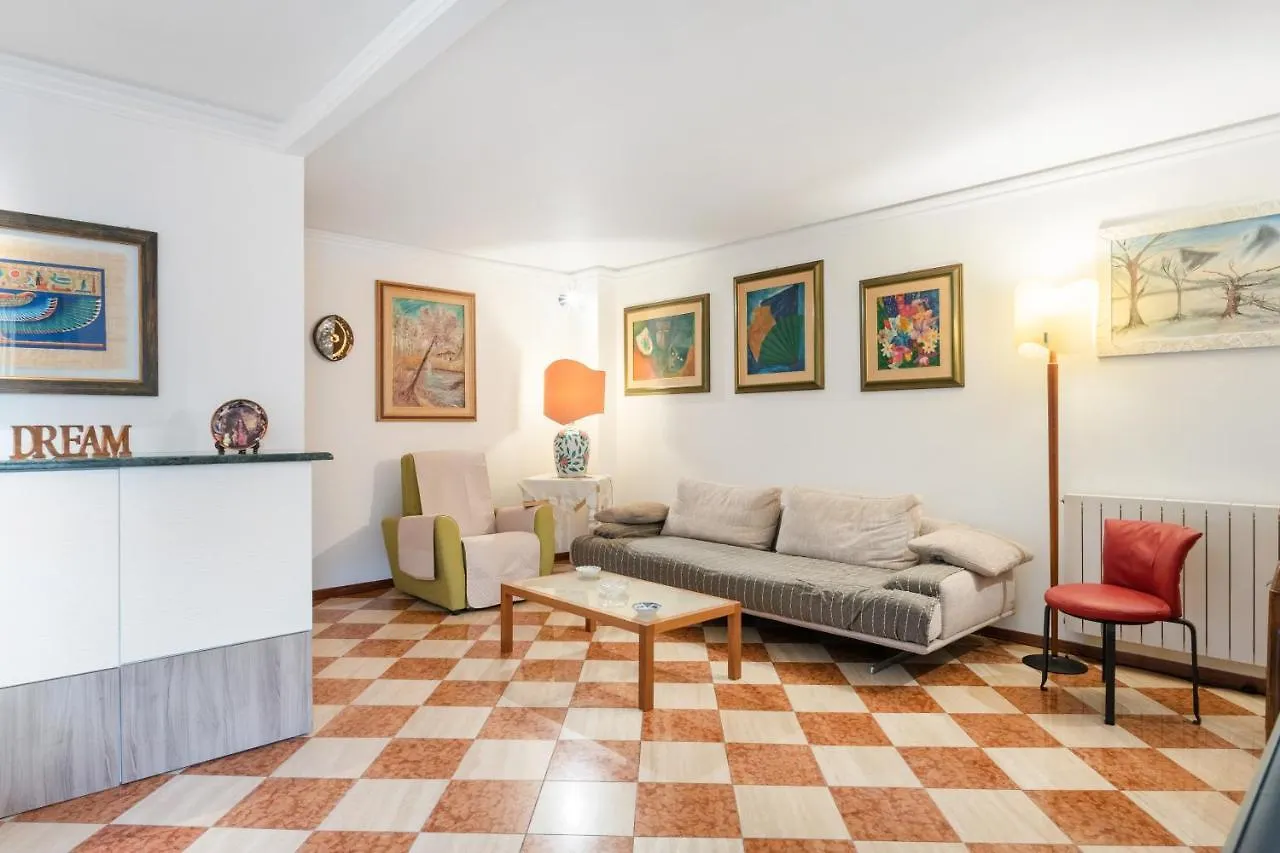 Via Etnea Cozy Apartment With Balcony Catania