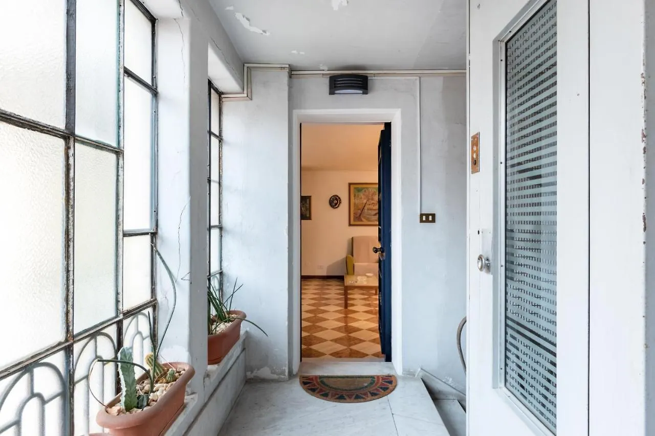 Via Etnea Cozy Apartment With Balcony Catania Italy